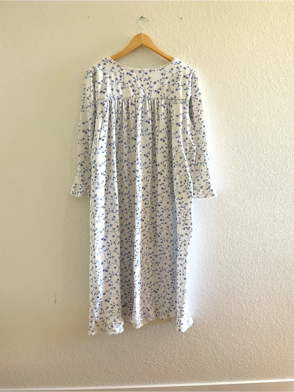 Eileen West Cotton Blue Floral Lace Yoke Nightgown Cottagecore Size XL Grandma - Picture 5 of 10